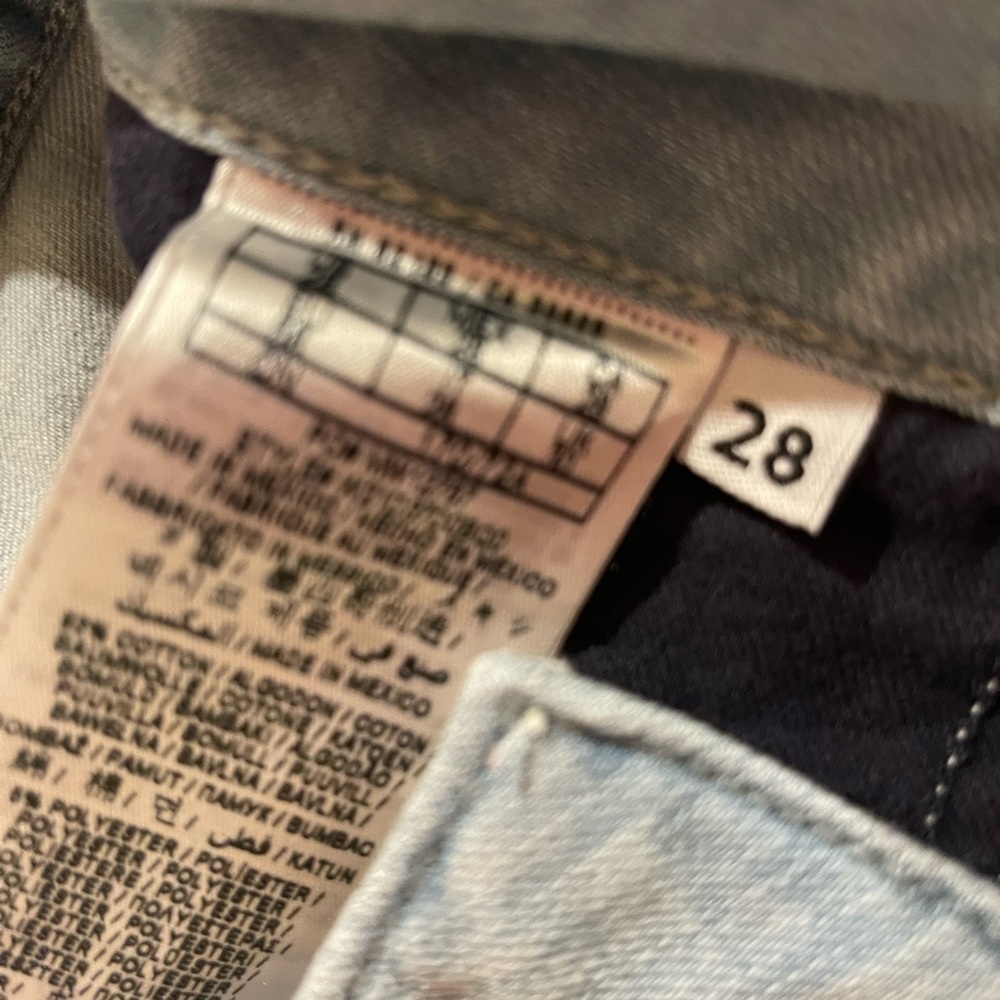 GUESS jeans embroidered and distressed denim shorts‎ - Picture 4 of 4